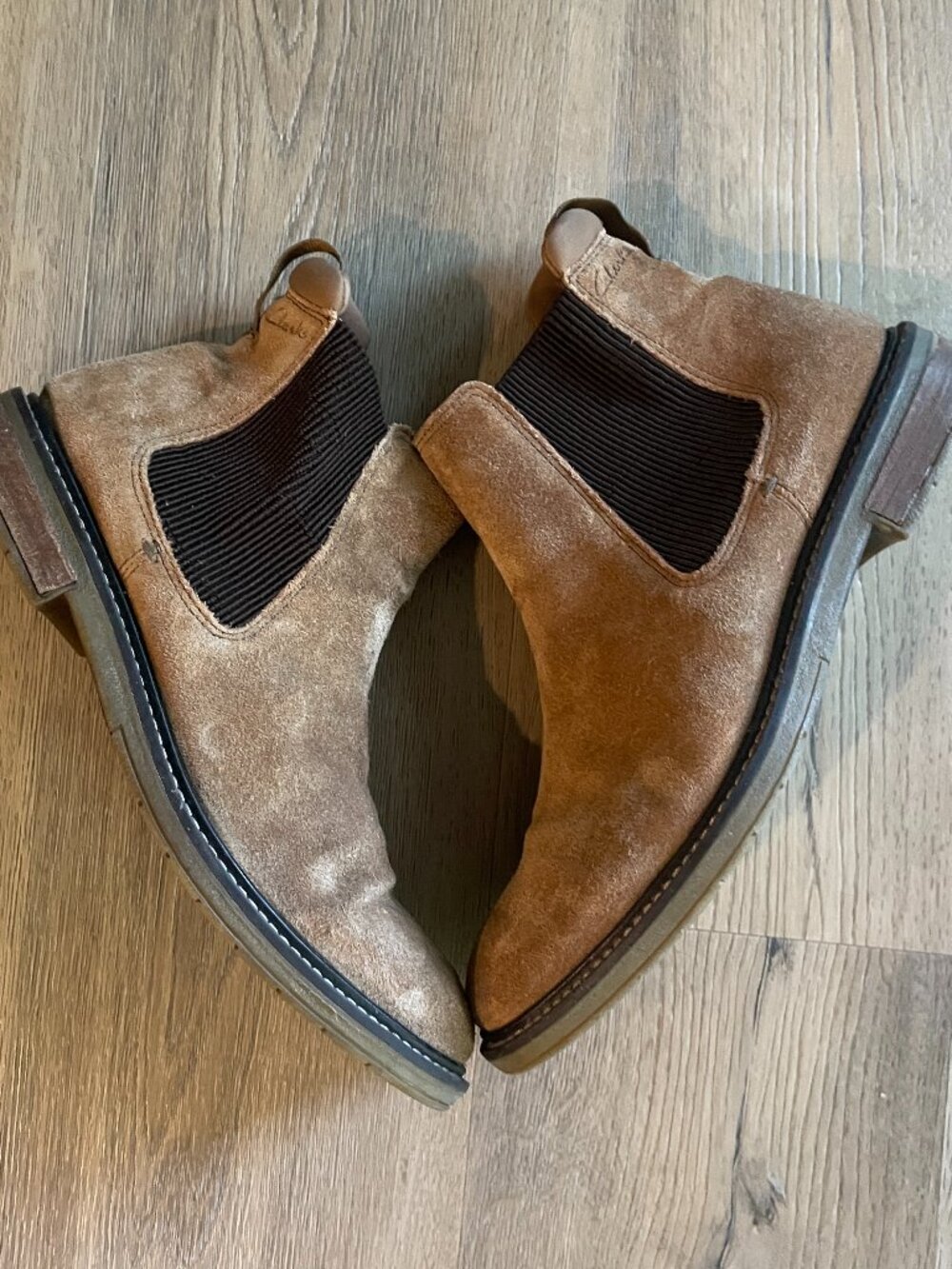 Clarks Chelsea Boots Brown Suede Men's 8M Slip-on Ankle Comfort! - Picture 5 of 9